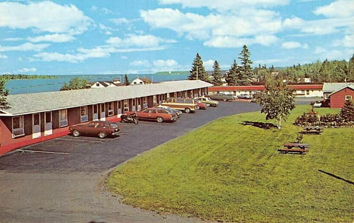 Bella Vista Motel - Vintage Postcard